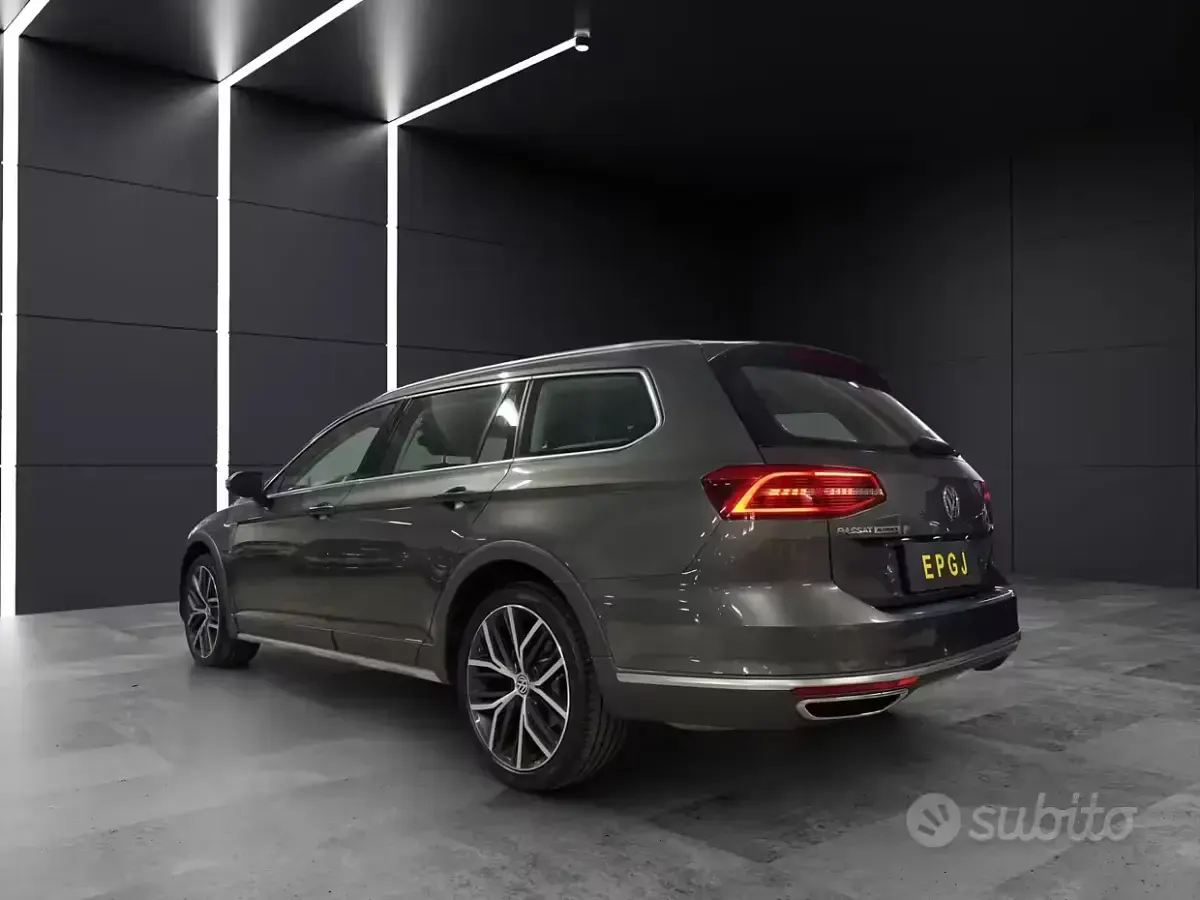 Usata VW Passat 190 CV (139 kW) 2017 Grigio Station wagon
