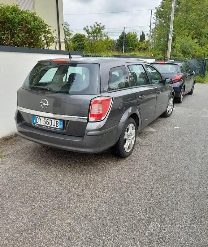 Usata Opel Astra 110 CV (80 kW) 2009 Grigio Station wagon