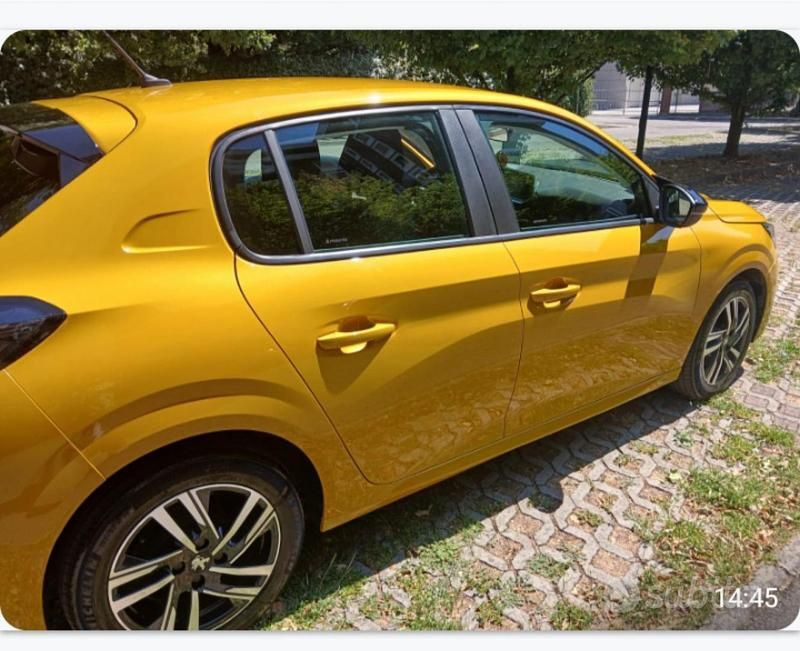 Usata Peugeot 208 101 CV (74 kW) 2023 Giallo Utilitaria