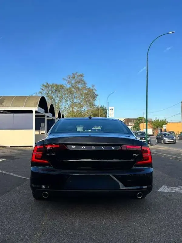 Usata Volvo S90 Momentum 190 CV (139 kW) 2019 Nero Berlina