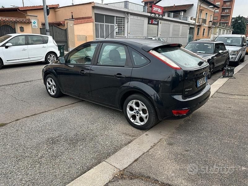 Usata Ford Focus 110 CV (80 kW) 2010 Nero Berlina