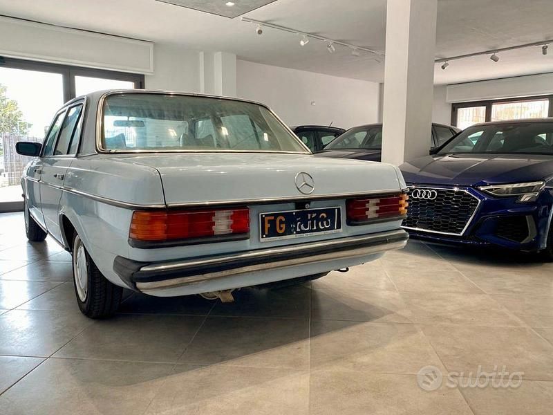Usata Mercedes 200 54 CV (39 kW) 1970 Berlina