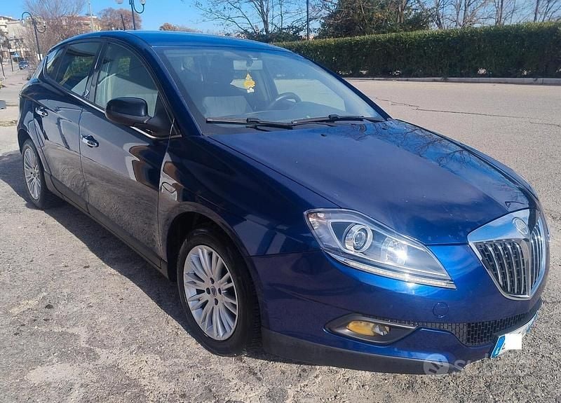 Usata Lancia Delta 120 CV (88 kW) 2010 Blu Utilitaria