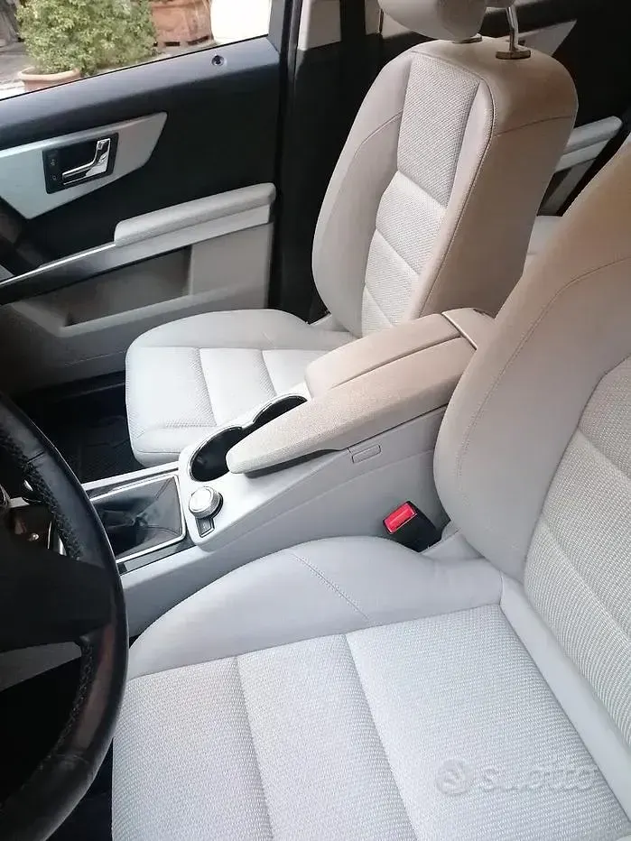Usata Mercedes GLK200 143 CV (105 kW) 2011 Grigio SUV