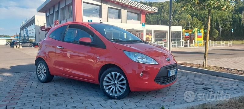 Begagnad Ford Ka 69 HK (50 kW) 2011 Orange Halvkombi