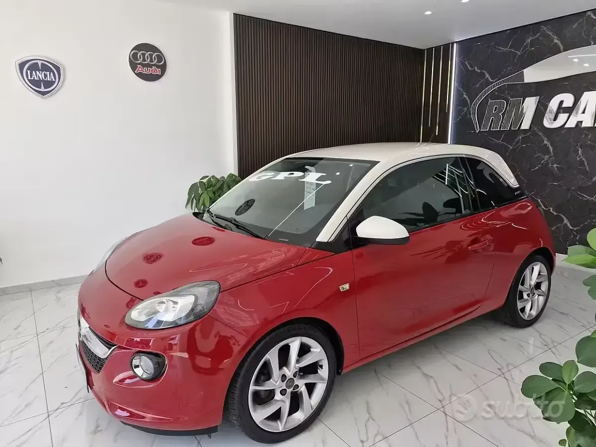 Usata Opel Adam Unlimited 87 CV (63 kW) 2014 Rosso Utilitaria