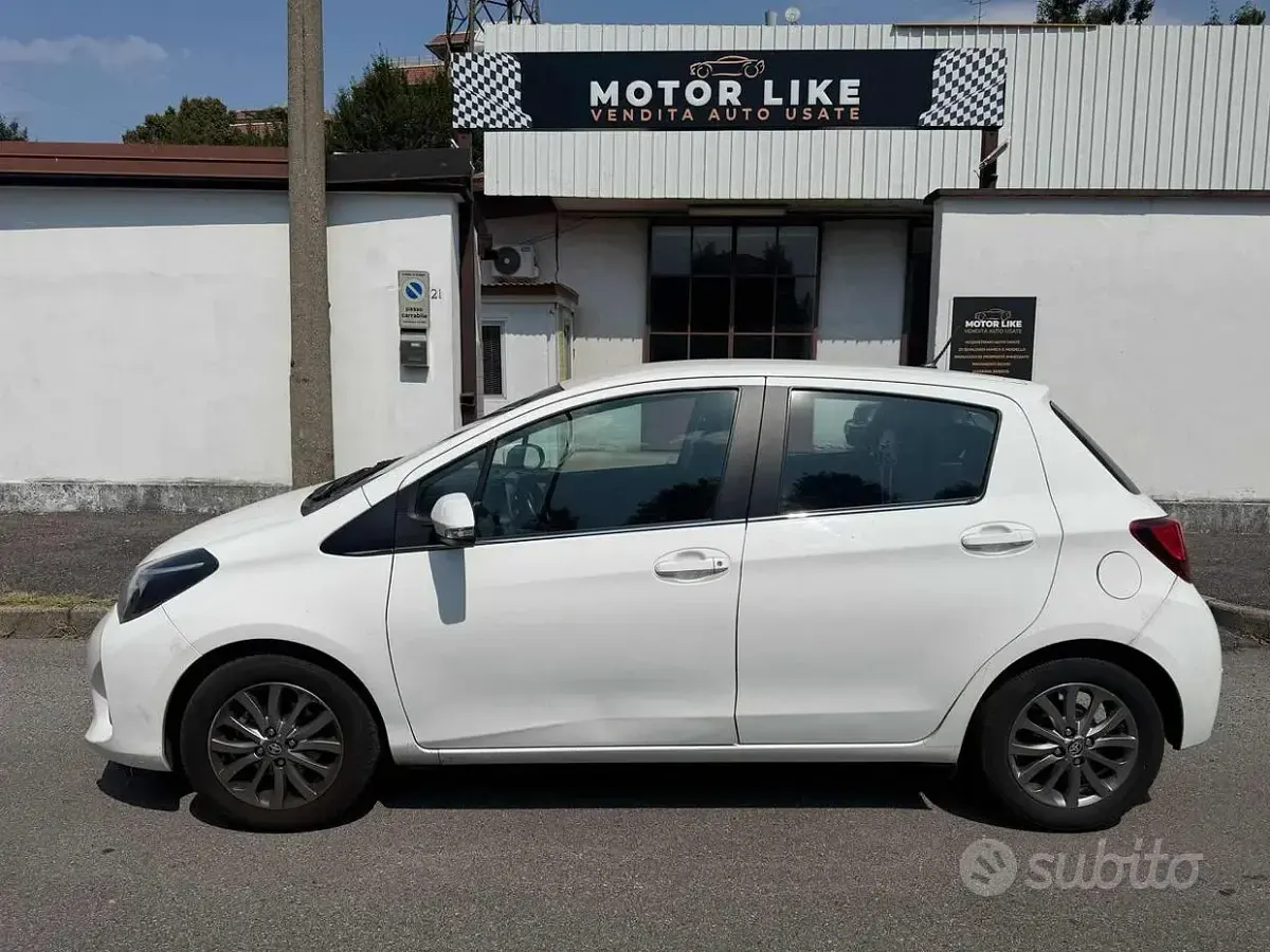 Usata Toyota Yaris Trend 69 CV (50 kW) 2017 Bianco Berlina
