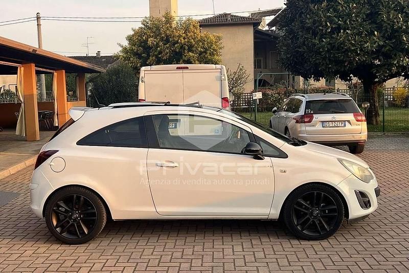 Begagnad Opel Corsa 75 HK (55 kW) 2012 Vit Halvkombi