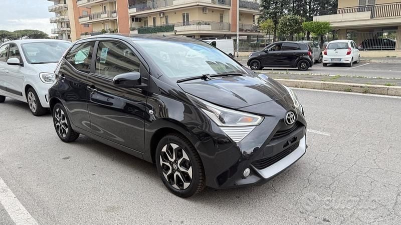 Usata Toyota Aygo Connect Style 72 CV (52 kW) 2020 Nero Utilitaria