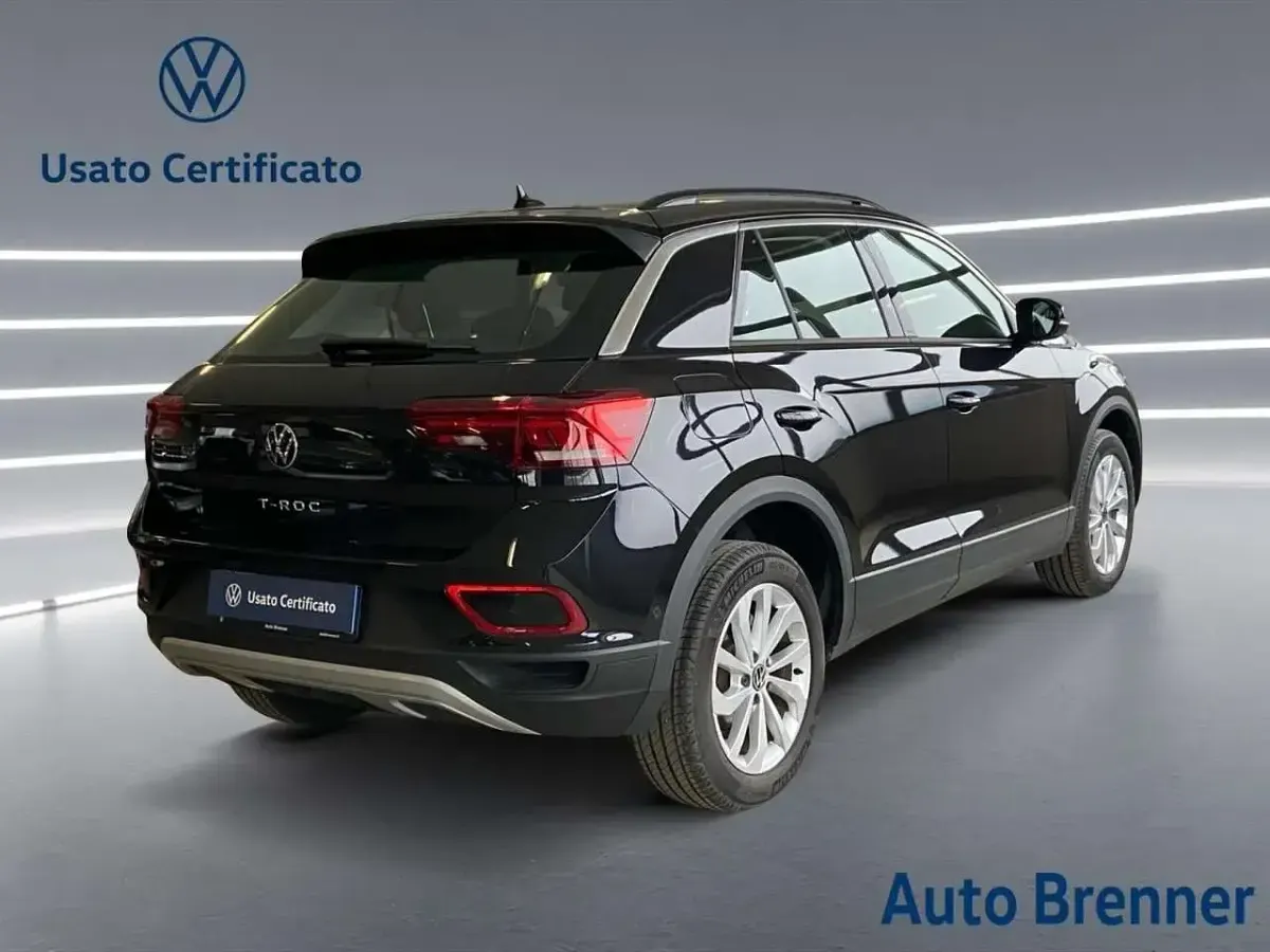 Usata VW T-Roc Life 110 CV (80 kW) 2022 Deep black perlato SUV