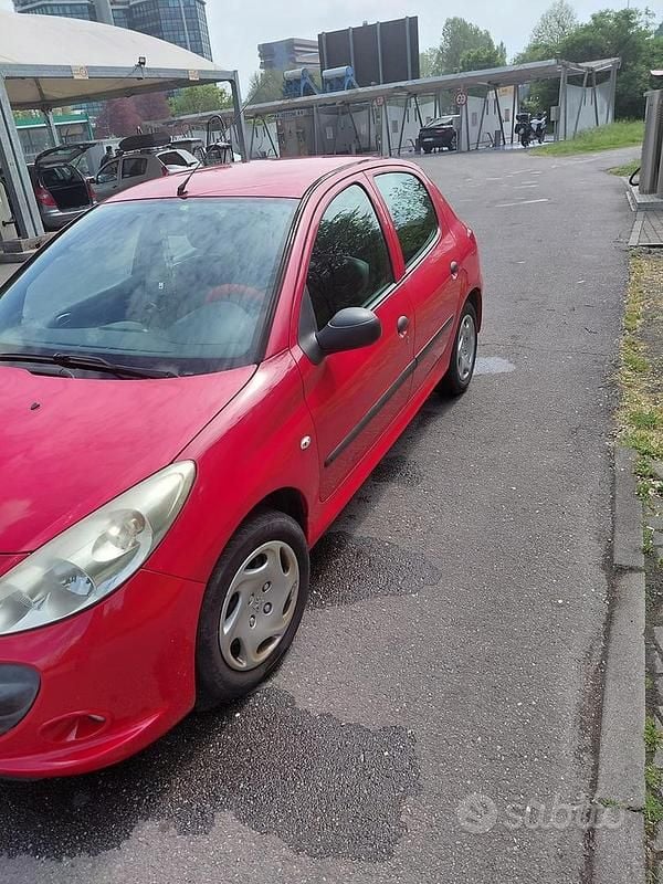 Begagnad Peugeot 207 88 HK (64 kW) 2009 Röd Sedan