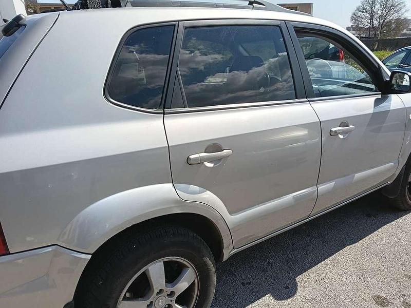 Usata Hyundai Tucson Active 141 CV (103 kW) 2007 Argento SUV