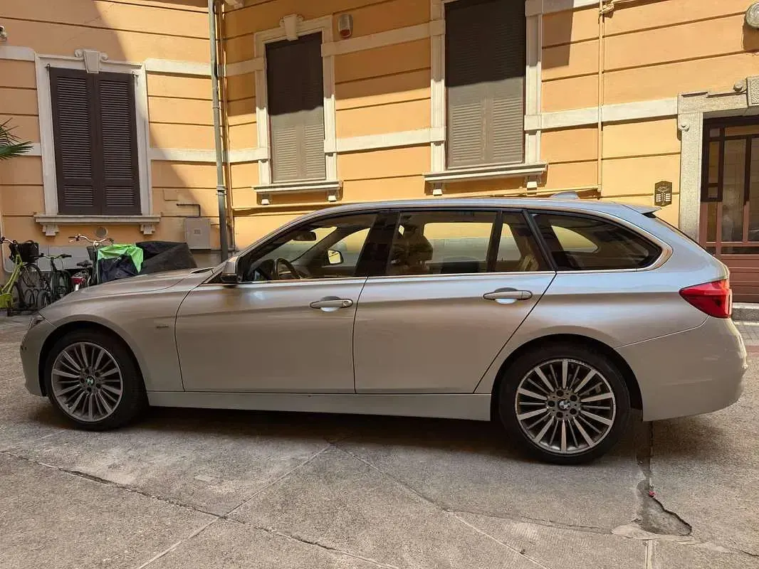 Usata BMW 320 Luxury Line 190 CV (139 kW) 2017 Argento Station wagon