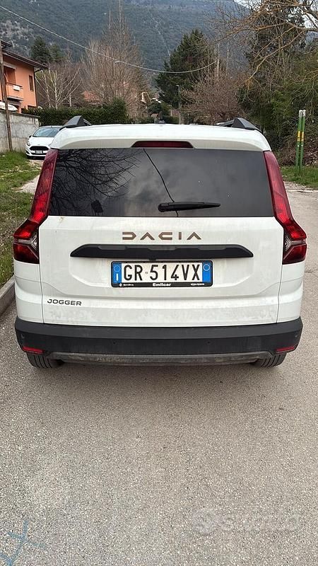 Usata Dacia Jogger 101 CV (74 kW) 2024 Bianco Monovolume