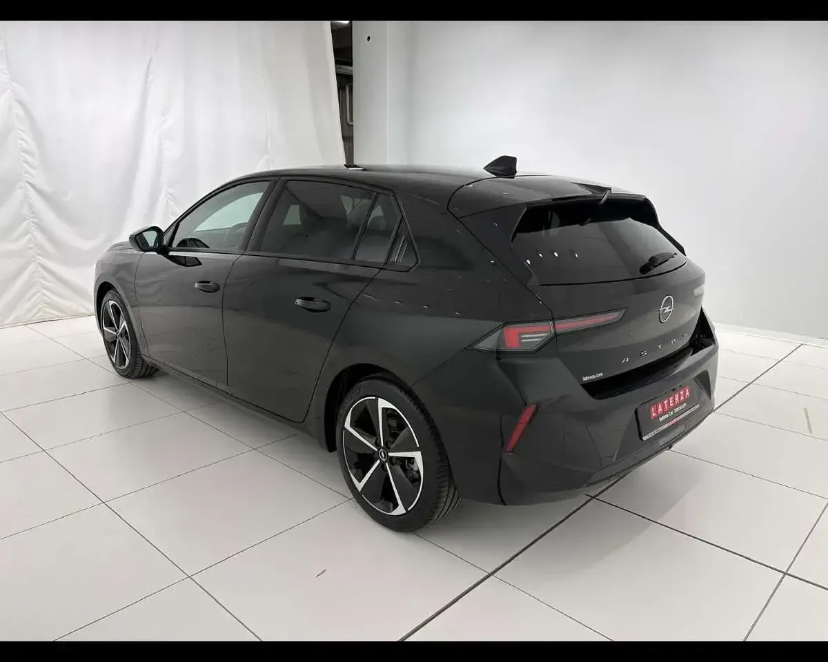Occasion Opel Astra Business Elegance 131 ch (96 kW) 2024 Noir Citadine