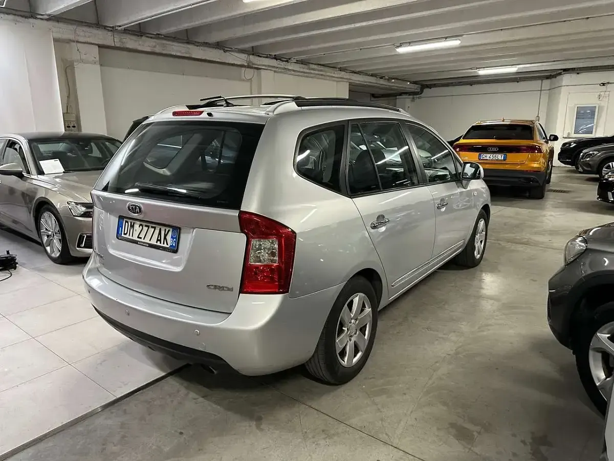 Usata Kia Carens Family 140 CV (102 kW) 2007 Argento Monovolume