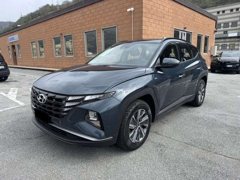 Grigio Usata 2022 Hyundai Tucson SUV | 24.900 € (Buon prezzo) - Immagine 1/4
