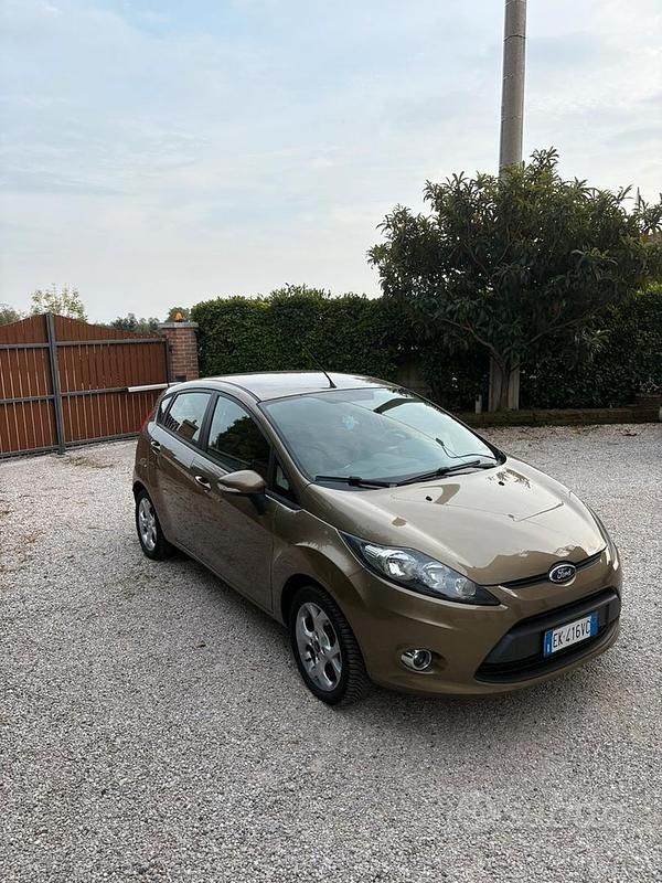 Usata Ford Fiesta Titanium 75 CV (55 kW) 2011 Utilitaria