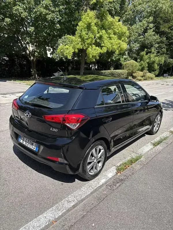 Usata Hyundai i20 75 CV (55 kW) 2015 Nero Utilitaria