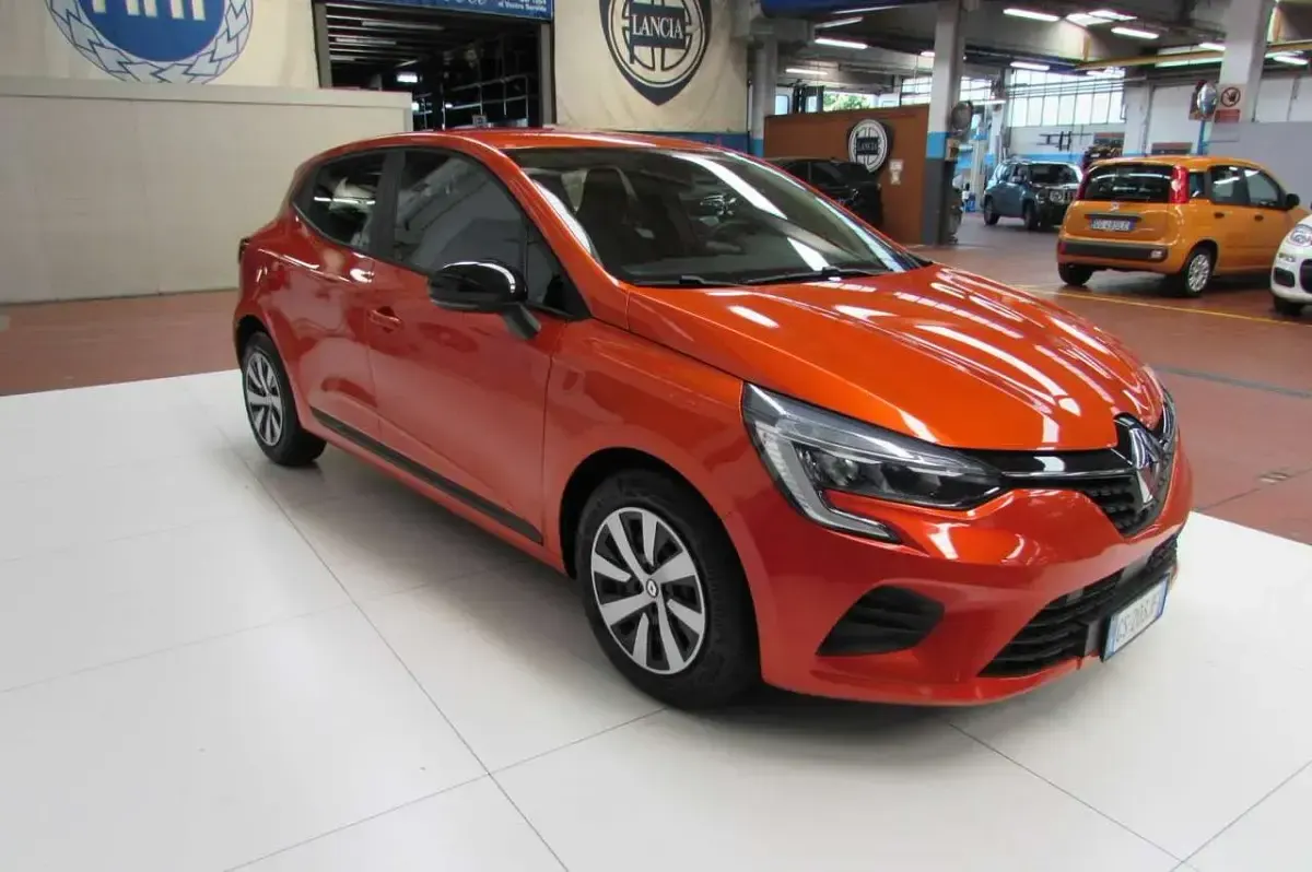 Usata Renault Clio V Equilibre 67 CV (49 kW) 2023 Arancione Berlina