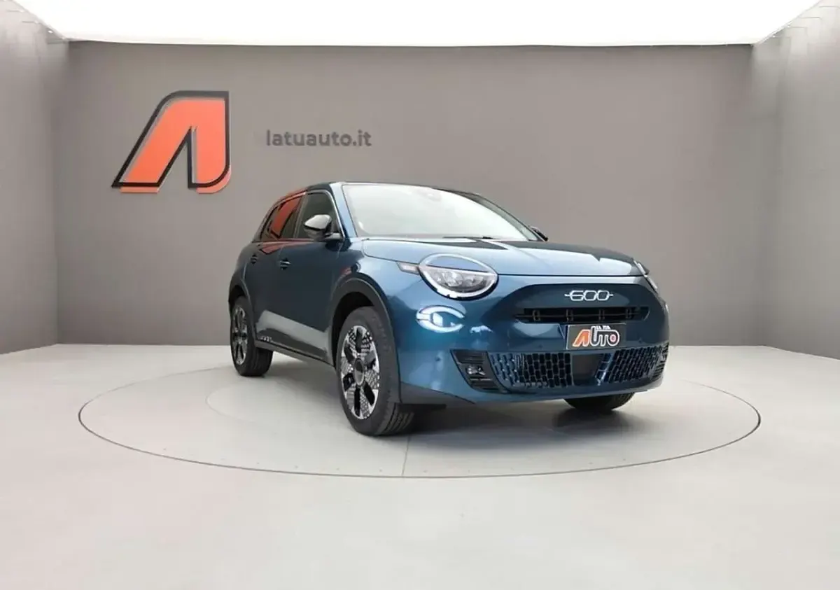Usata Fiat 600 La Prima 145 CV (106 kW) 2025 Verde mare SUV
