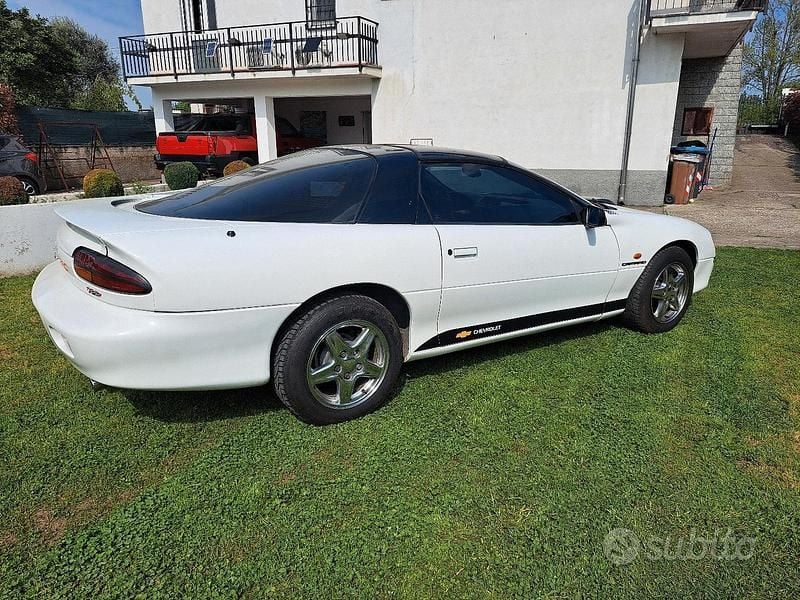 Usata Chevrolet Camaro 193 CV (141 kW) 2000 Bianco Coupé