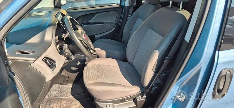 Usata Fiat Doblò 105 CV (77 kW) 2015 Blu Monovolume