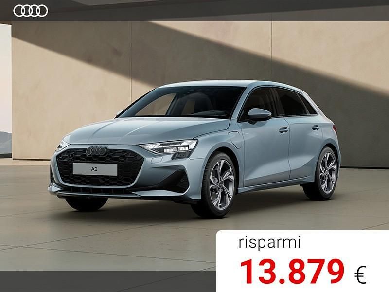 Grigio freccia perla Nuova 2025 Audi A3 Sportback e-tron Advanced Due volumi | 41.500 € (Buon prezzo) - Immagine 1/4