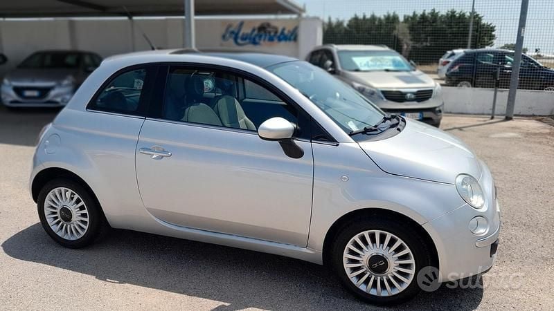 Grigio Usata 2011 Fiat 500 Lounge Tre volumi | 6400 € (Buon prezzo) - Immagine 1/4