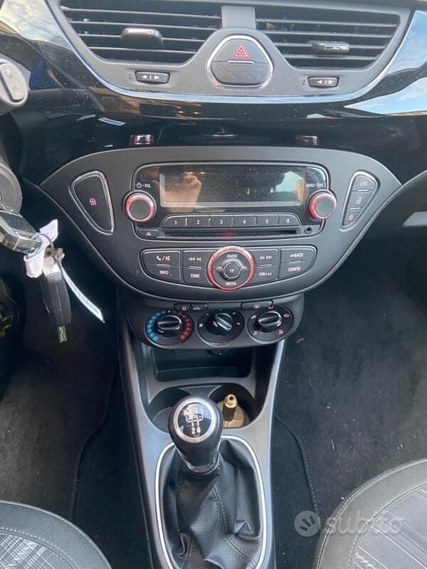 Usata Opel Corsa 90 CV (66 kW) 2016 Grigio Berlina