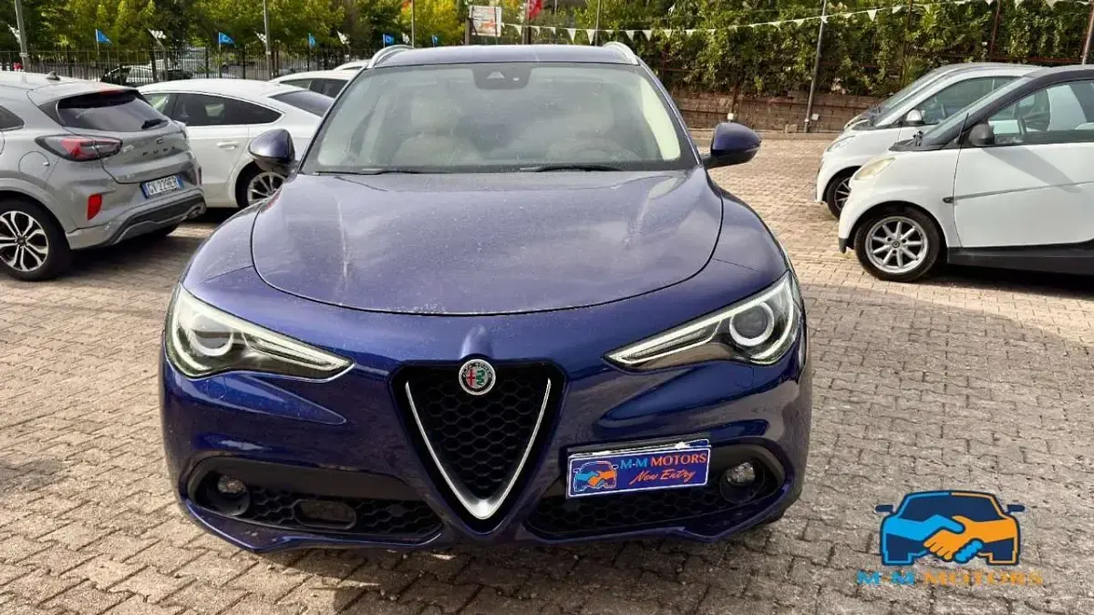 Usata Alfa Romeo Stelvio Super 209 CV (153 kW) 2017 Blu/azzurro SUV