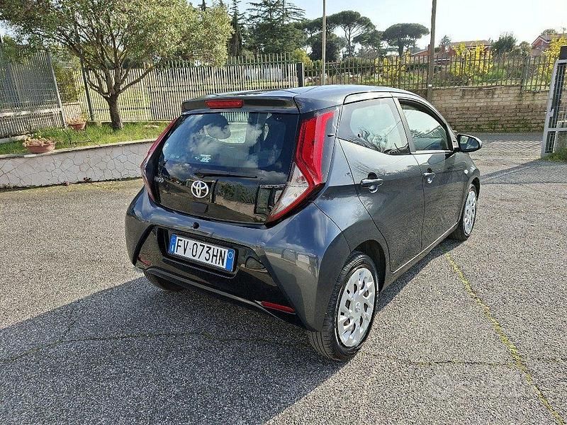 Usata Toyota Aygo X-play 72 CV (52 kW) 2019 Grigio Utilitaria