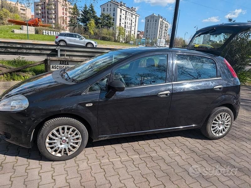 Usata Fiat Grande Punto S 77 CV (56 kW) 2013 Nero Utilitaria