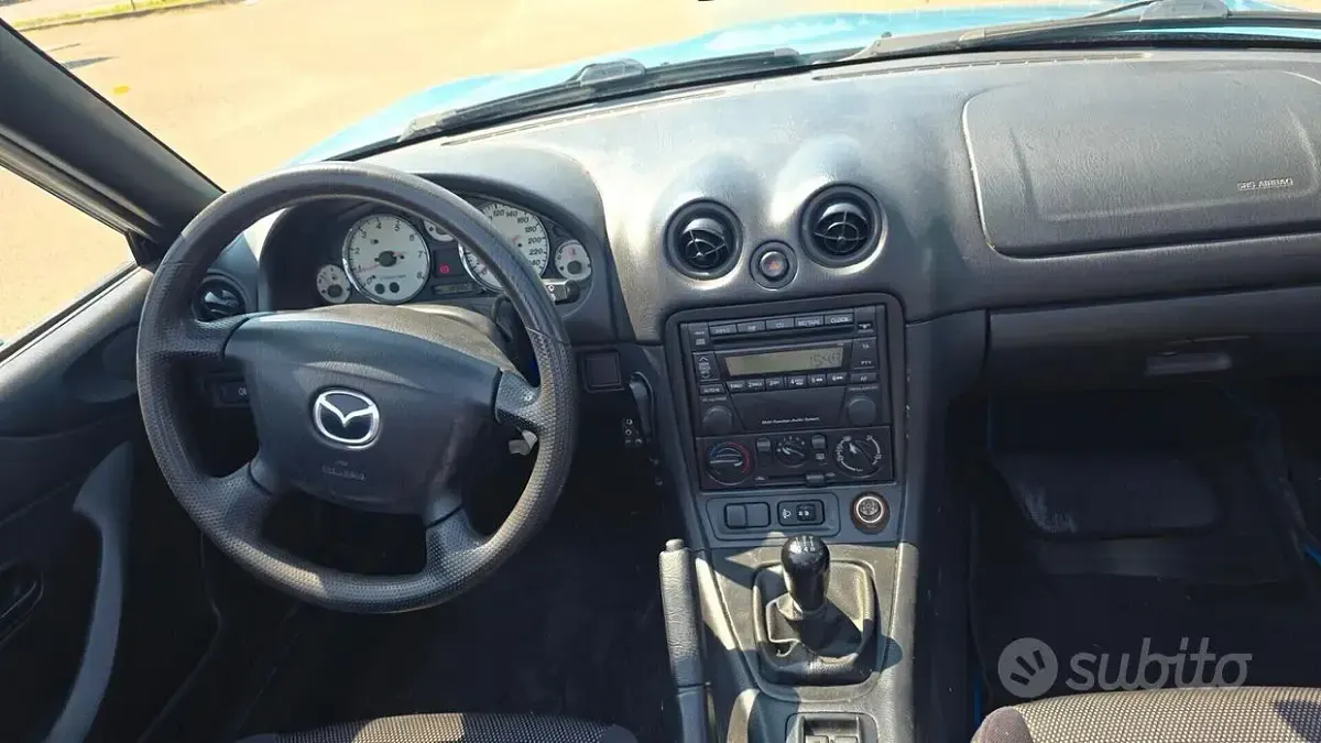 Usata Mazda MX5 110 CV (80 kW) 2003 Bluazzurro Cabrio