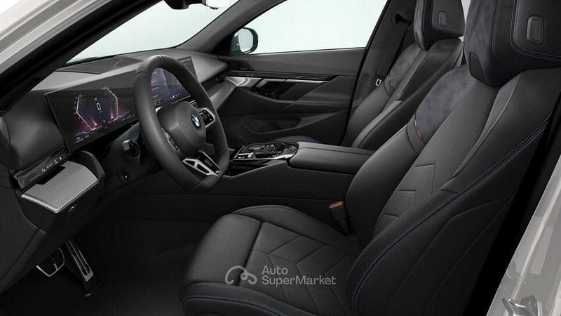 Nuova BMW 520 197 CV (144 kW) 2026 Gray Station wagon