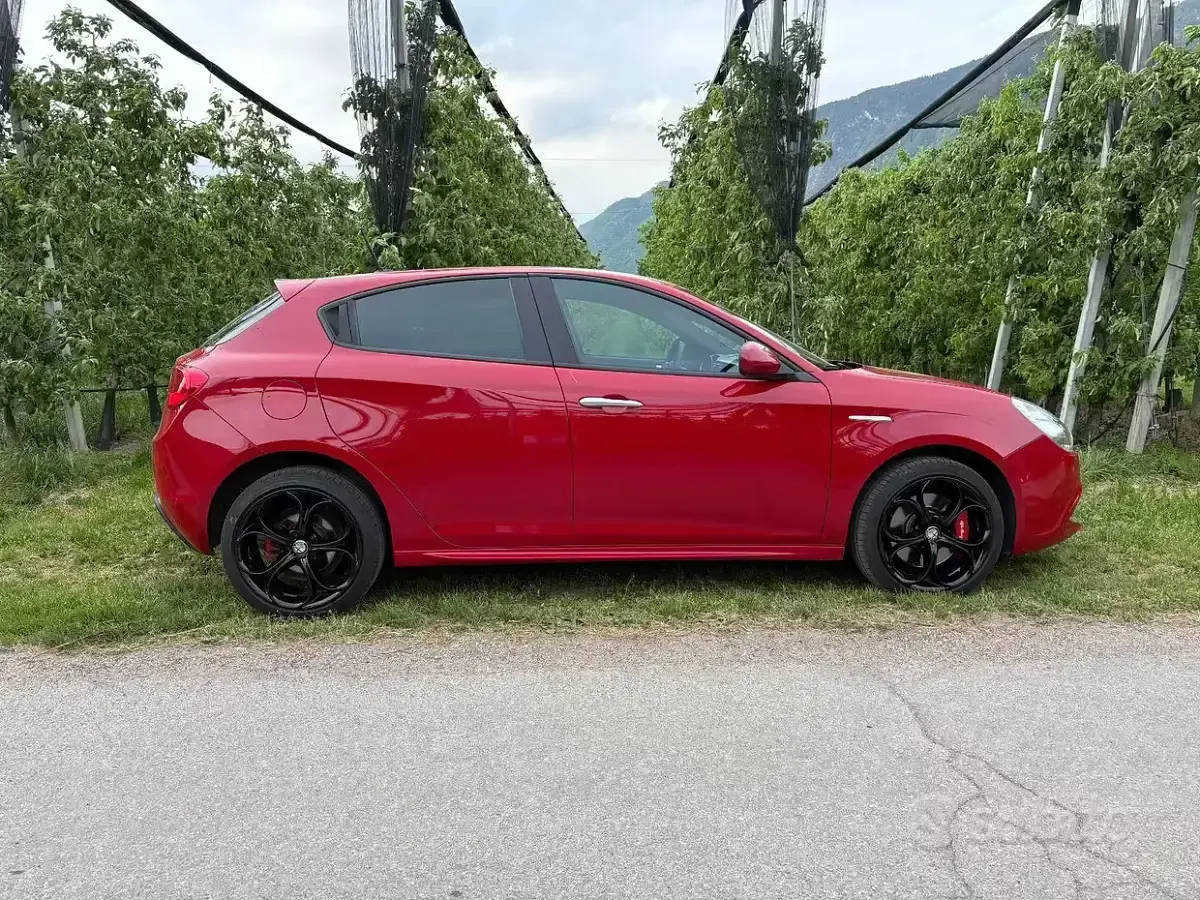 Usata Alfa Romeo Giulietta 120 CV (88 kW) 2019 Rosso Utilitaria