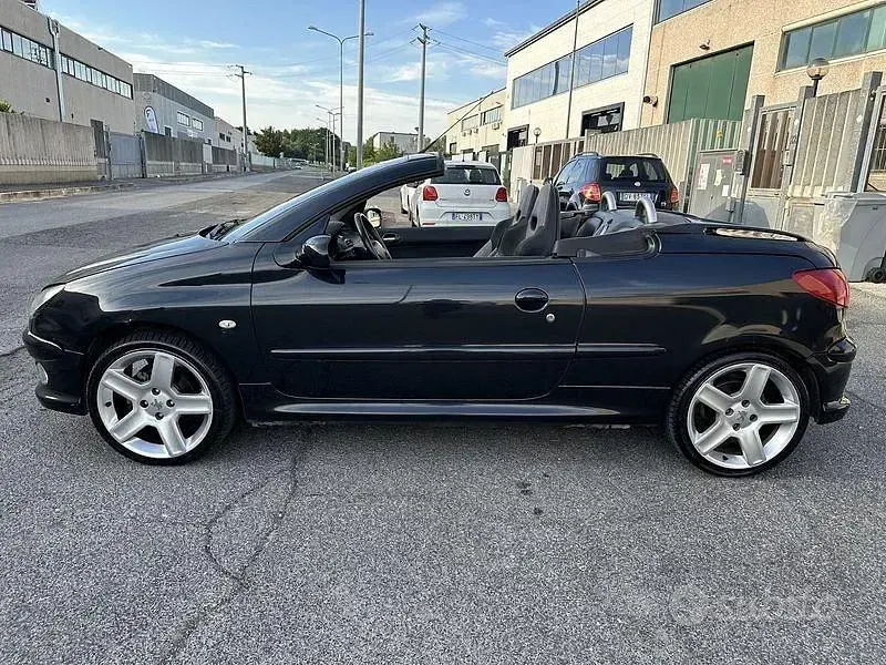 Usata Peugeot 206 CC Quiksilver 109 CV (80 kW) 2006 Nero Cabrio