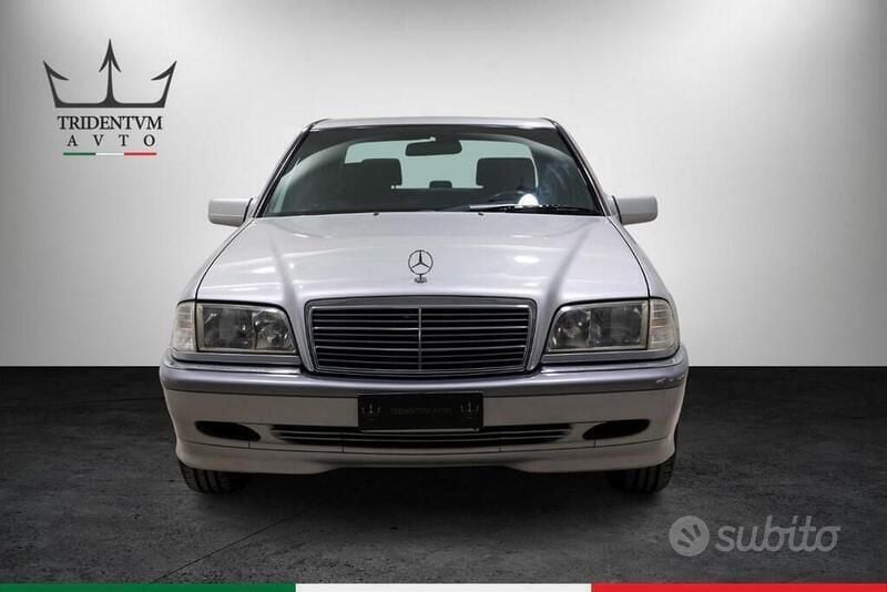 Usata Mercedes C180 Elegance 122 CV (89 kW) 1997 Argento Berlina