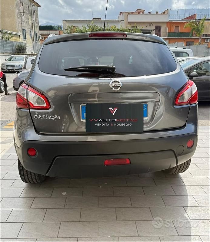 Usata Nissan Qashqai N-TEC 131 CV (96 kW) 2012 Grigio SUV