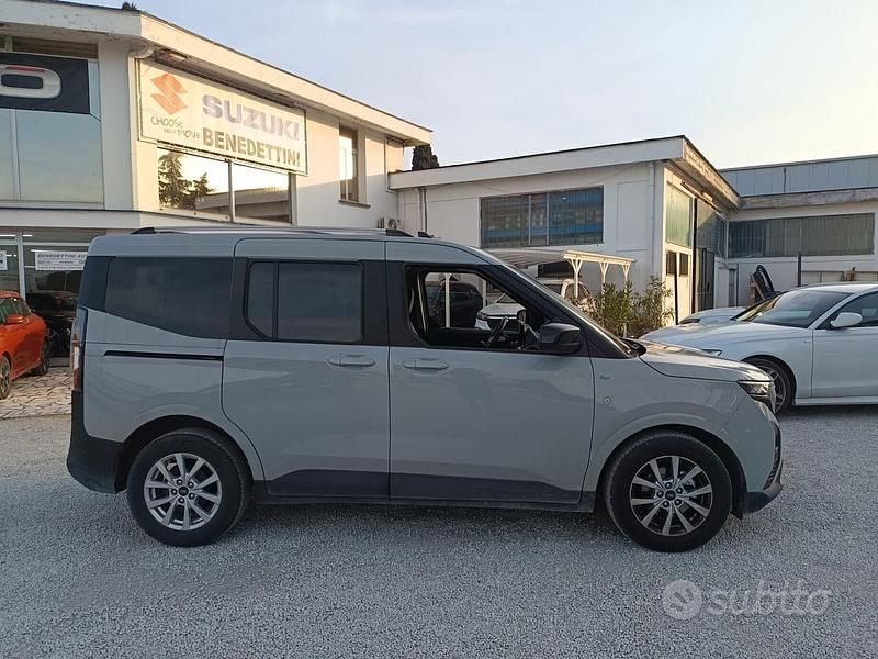 Usata Ford Tourneo Courier Titanium 125 CV (91 kW) 2024 Grigio Monovolume