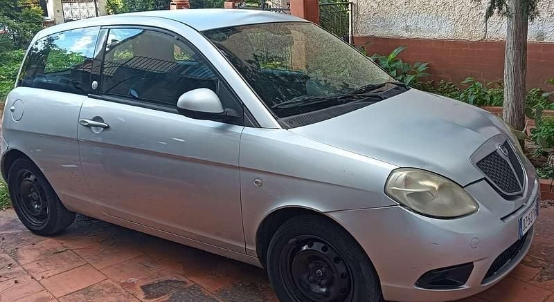 Usata Lancia Ypsilon 77 CV (56 kW) 2010 Grigio Utilitaria