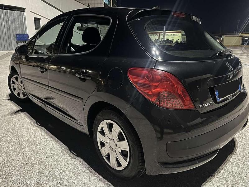 Usata Peugeot 207 68 CV (50 kW) 2010 Berlina