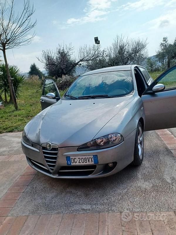 Usata Alfa Romeo 147 Progression 150 CV (110 kW) 2007 Grigio Utilitaria