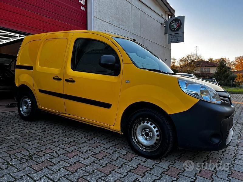 Usata 2018 Renault Kangoo Tre volumi | 6600 € (Super prezzo) - Immagine 1/4