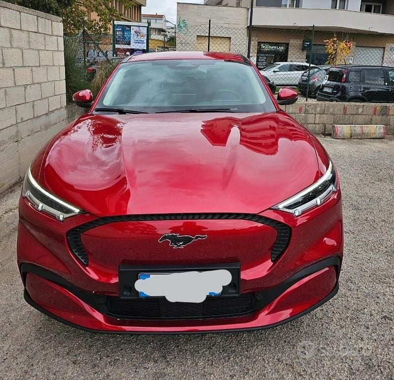 Usata Ford Mustang Mach-E 197 kW (269 CV) 2021 Rosso SUV