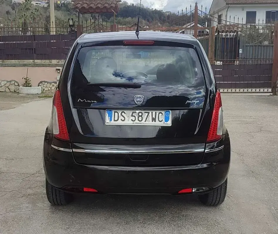 Usata Lancia Musa 90 CV (66 kW) 2009 Nero Monovolume