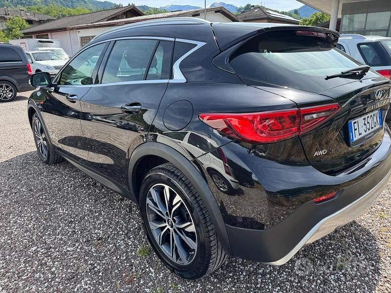 Usata Infiniti QX30 170 CV (125 kW) 2017 Nero Station wagon