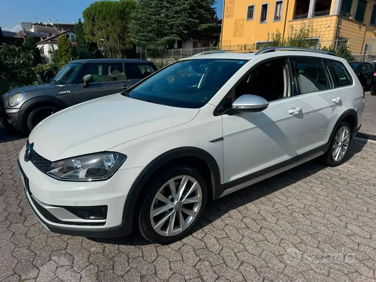 Usata VW Golf Alltrack Executive 184 CV (135 kW) 2016 Bianco Station wagon
