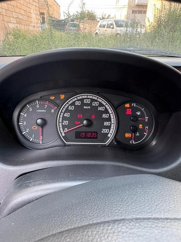 Usata Suzuki Swift 68 CV (50 kW) 2009 Bianco Utilitaria