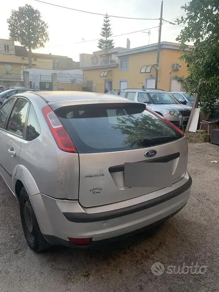 Usata Ford Focus 90 CV (66 kW) 2006 Grigio Berlina